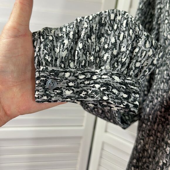 Talbots Top Large Lightweight Flowy Henley Gray & Black - Picture 6 of 12